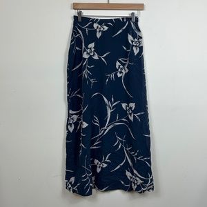 Jones New York	Skirt	Blue 	White Flowers Long 100% Silk Dry Clean Only	Size	4